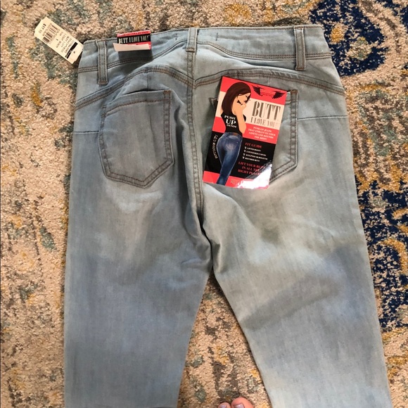 light wash booty lifting jeans! - Picture 4 of 6